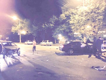 O şoferiţă a făcut prăpăd pe bulevardul Alexandru Lăpuşneanu